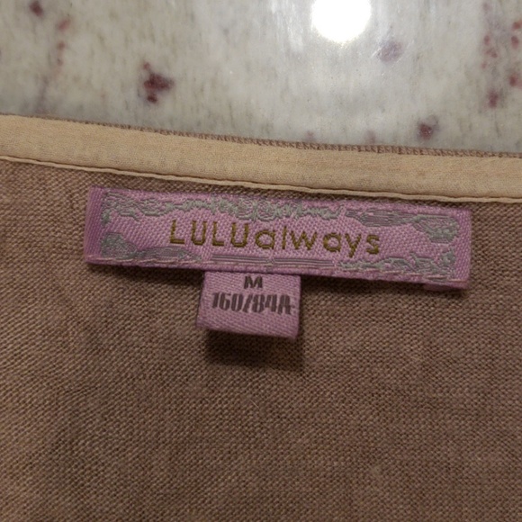 Beautiful top - Picture 5 of 5